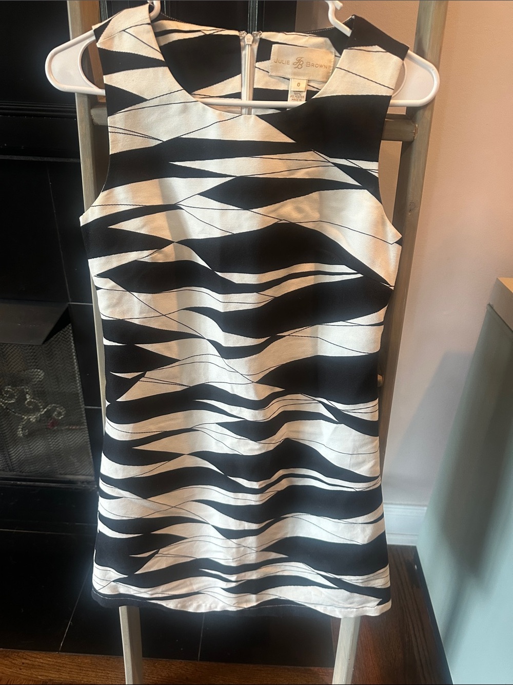 JB by Julie Brown Black and White Sleeveless Mini Shift Dress